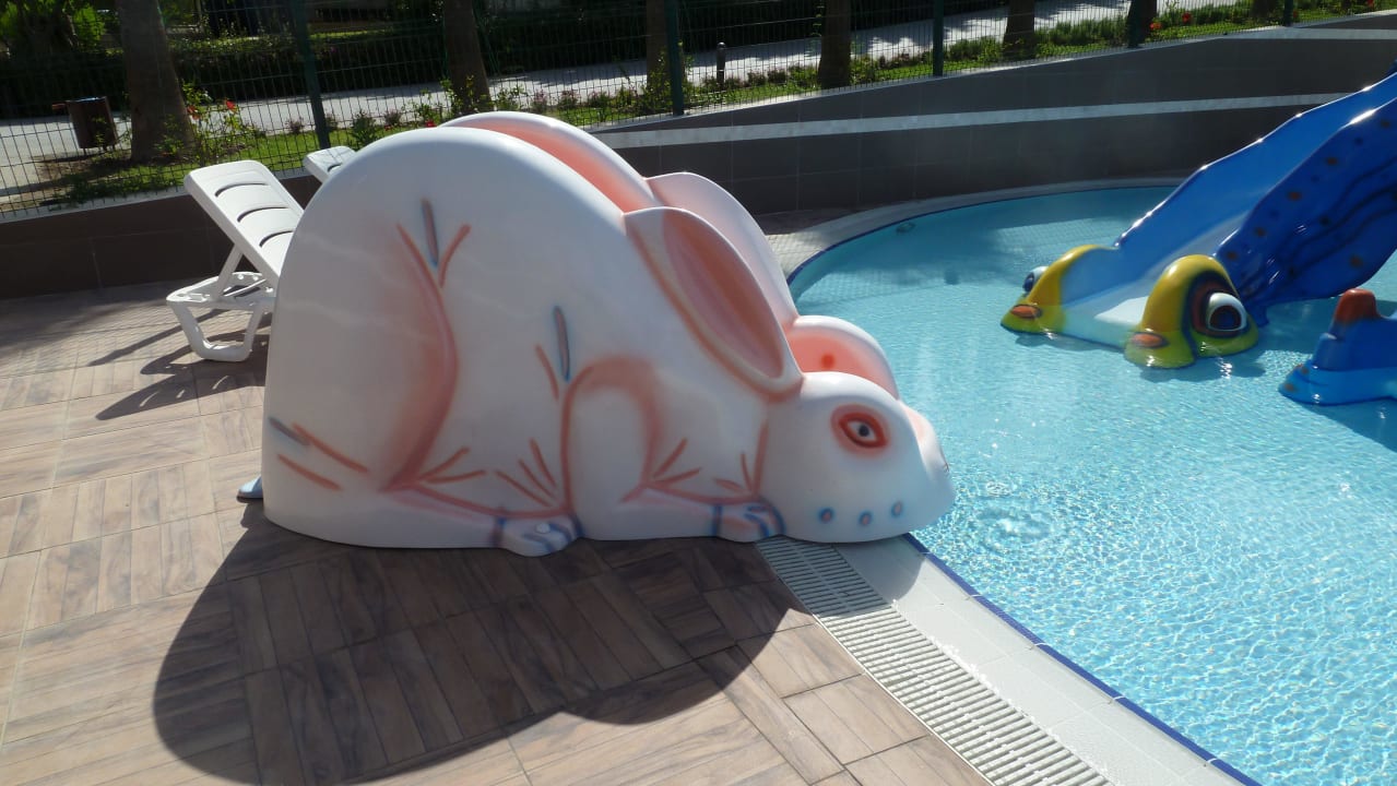 Kleinkinderbecken mit 5 Rutschen Hotel Grand Side