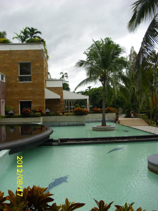 "Dekopool" zwischen Lobbyeingang und Pool Hilton Hua Hin Resort & Spa