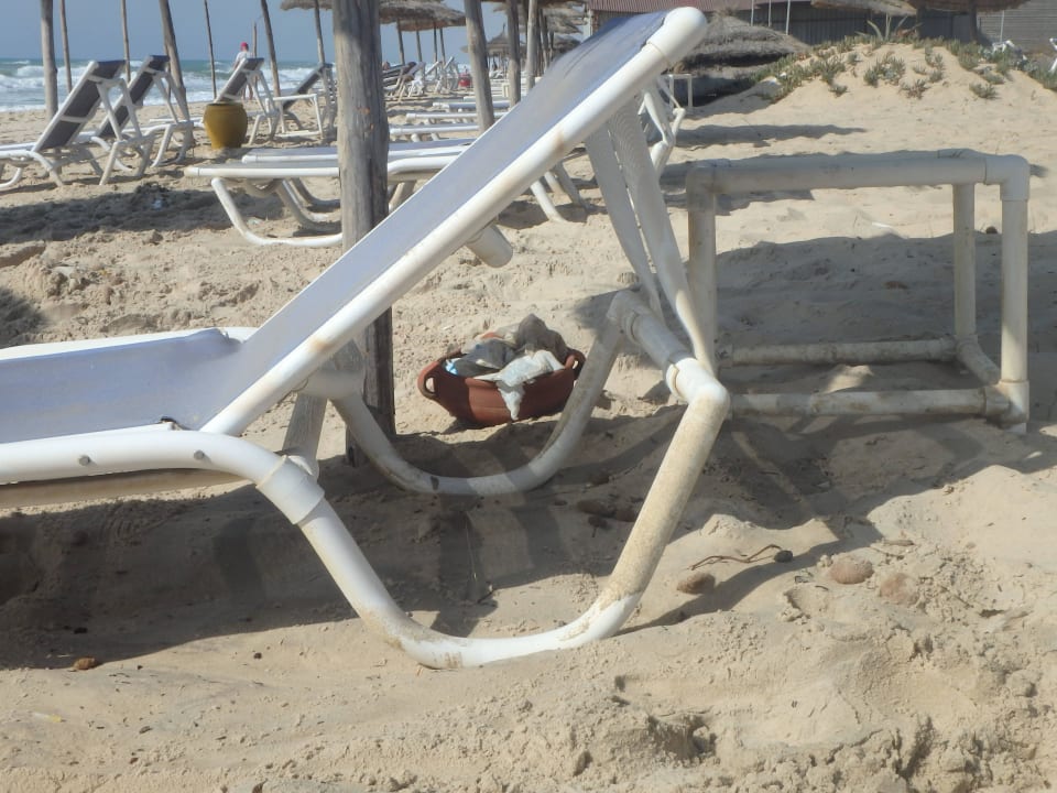 Müll am Strand Royal Tulip Taj Sultan