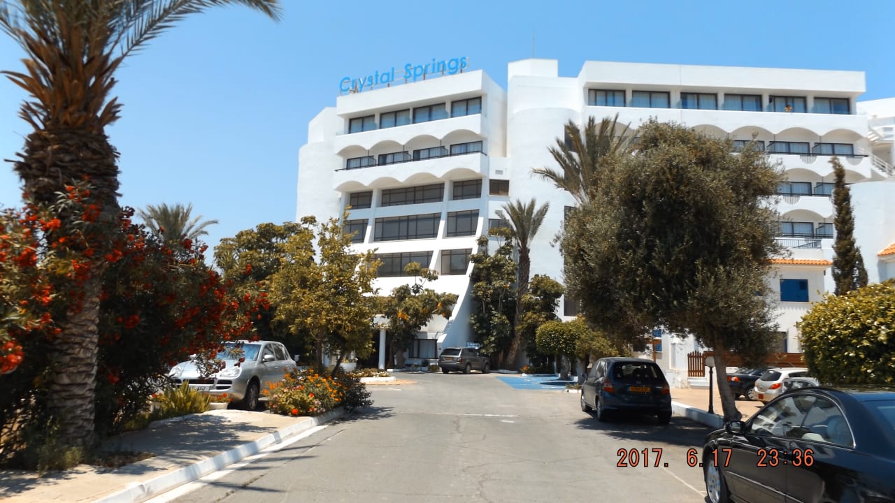 Außenansicht Crystal Springs Beach Hotel