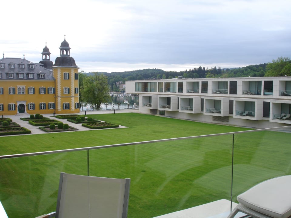 Внутренний двор отеля Falkensteiner Schlosshotel Velden