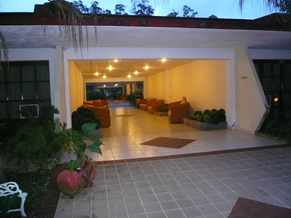 Weg zu den Zimmern Hotel Los Helechos