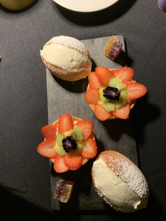 Gastro The H'All Tailor Suite