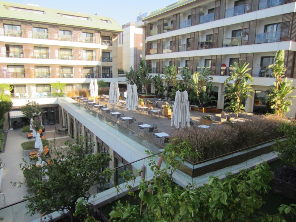 Dachterrasse hinter der Eingangslobby TUI BLUE Side