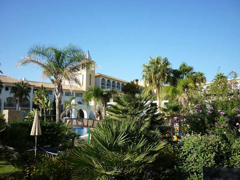 Schön begrünte Gartenanlage Fuerte Conil-Resort