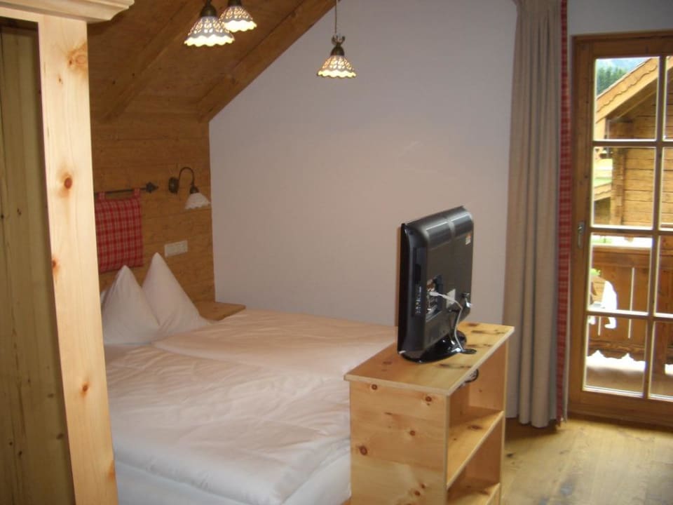 Einer der 5 Schlafräume Feriendorf Holzleb'n