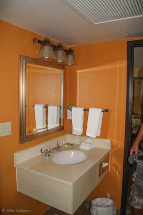 Bad Hotel Radisson Suites Tucson