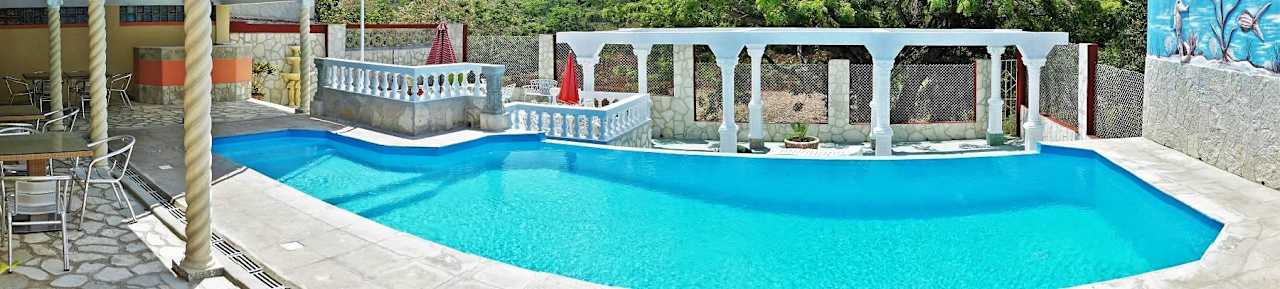 Panorama vom in 2016 erweiterten Poolareal Ferienhaus Villa MariEnzo