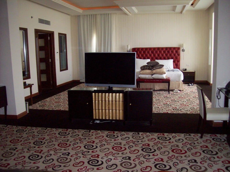 TV trennt Bereiche Wohnen/Schlafen Premier Le Reve Hotel & Spa