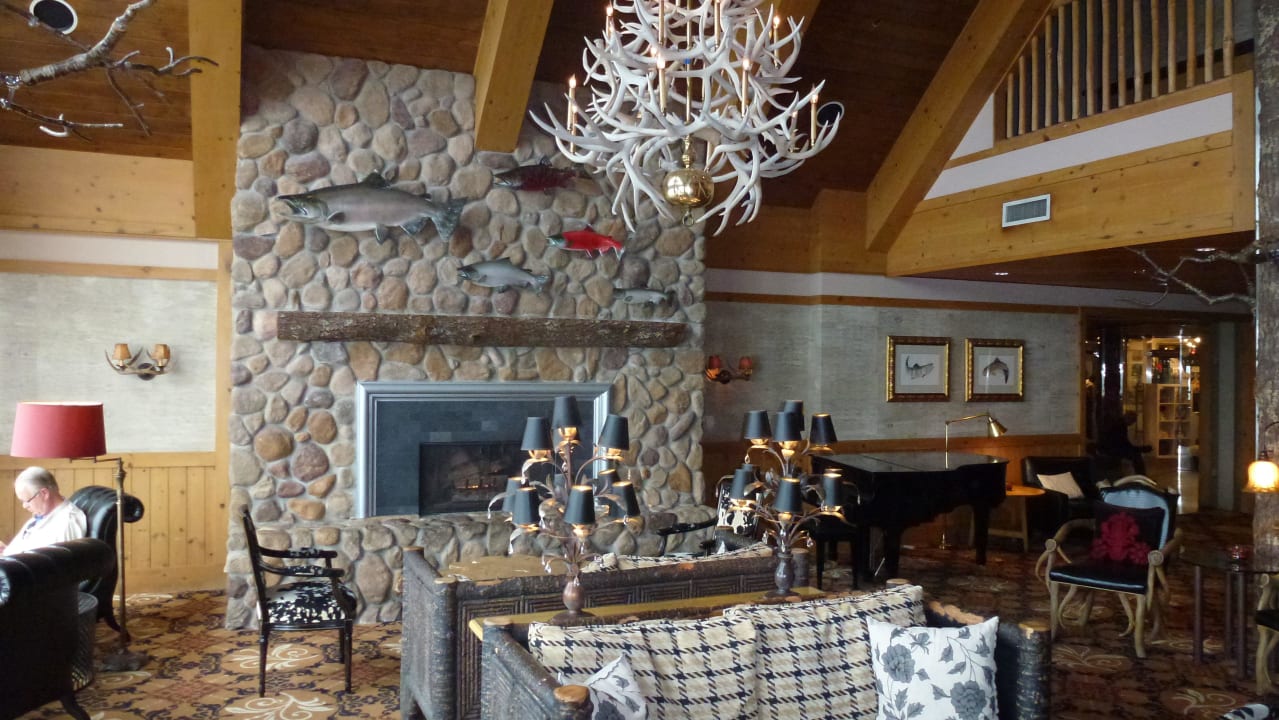 Schöner Kamin The Edgewater-A Noble House Hotel