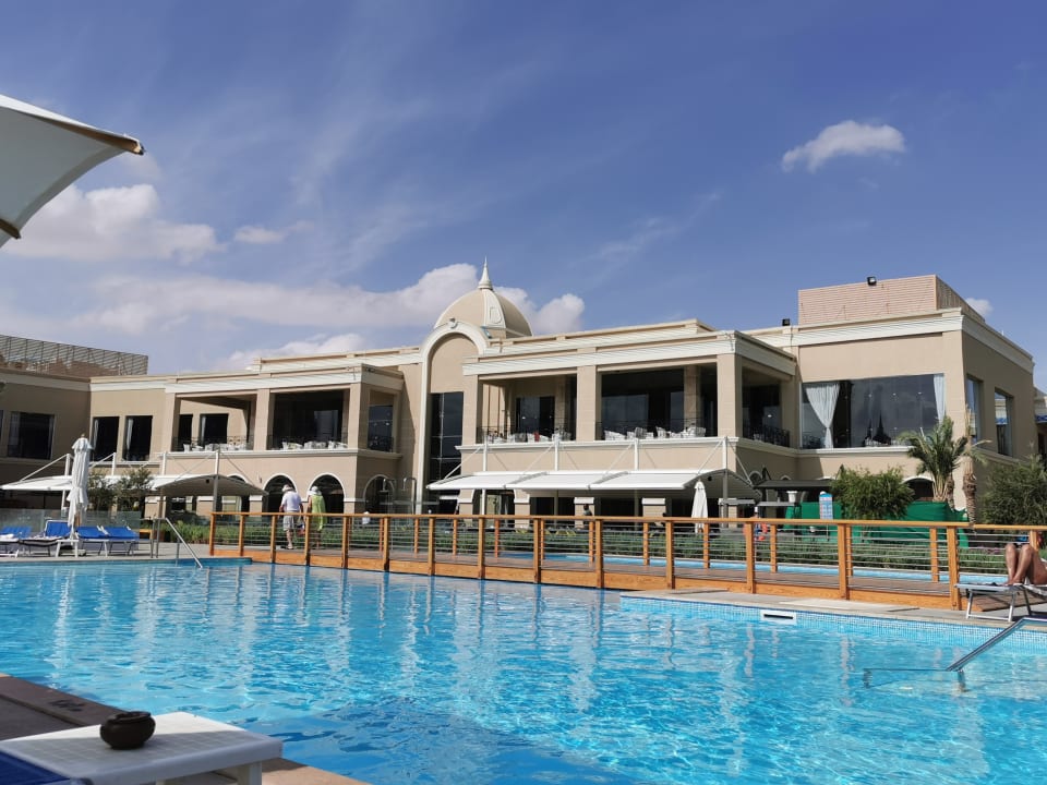 Pool Titanic Royal