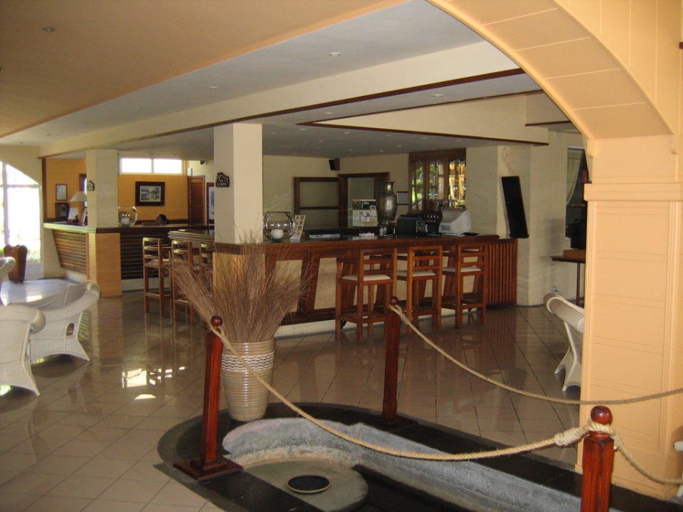 Bar und Rezeption am Eingang Friday Attitude