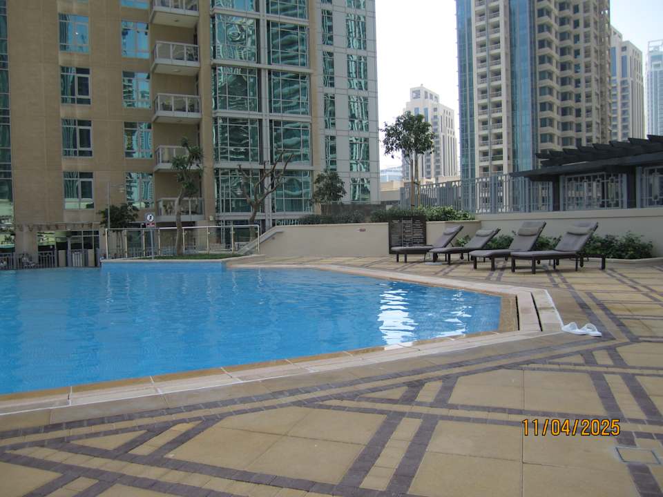 Pool Ramada by Wyndham Downtown Dubai