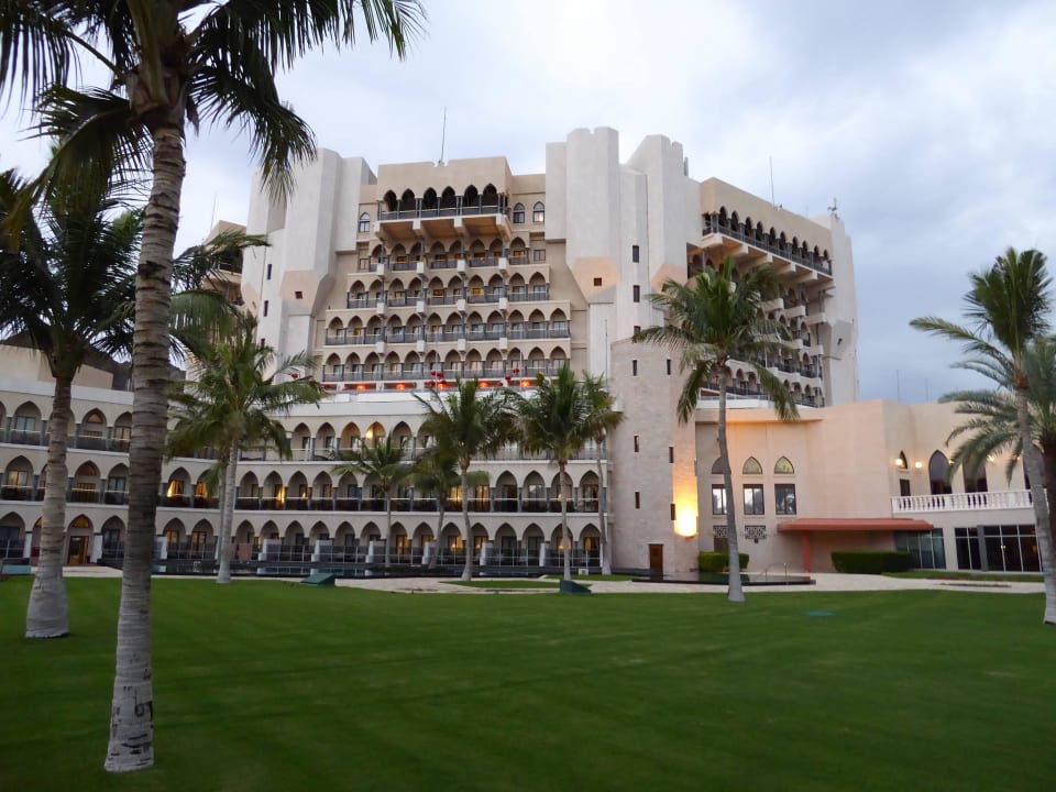 Seitenansicht Al Bustan Palace - A Ritz-Carlton Hotel