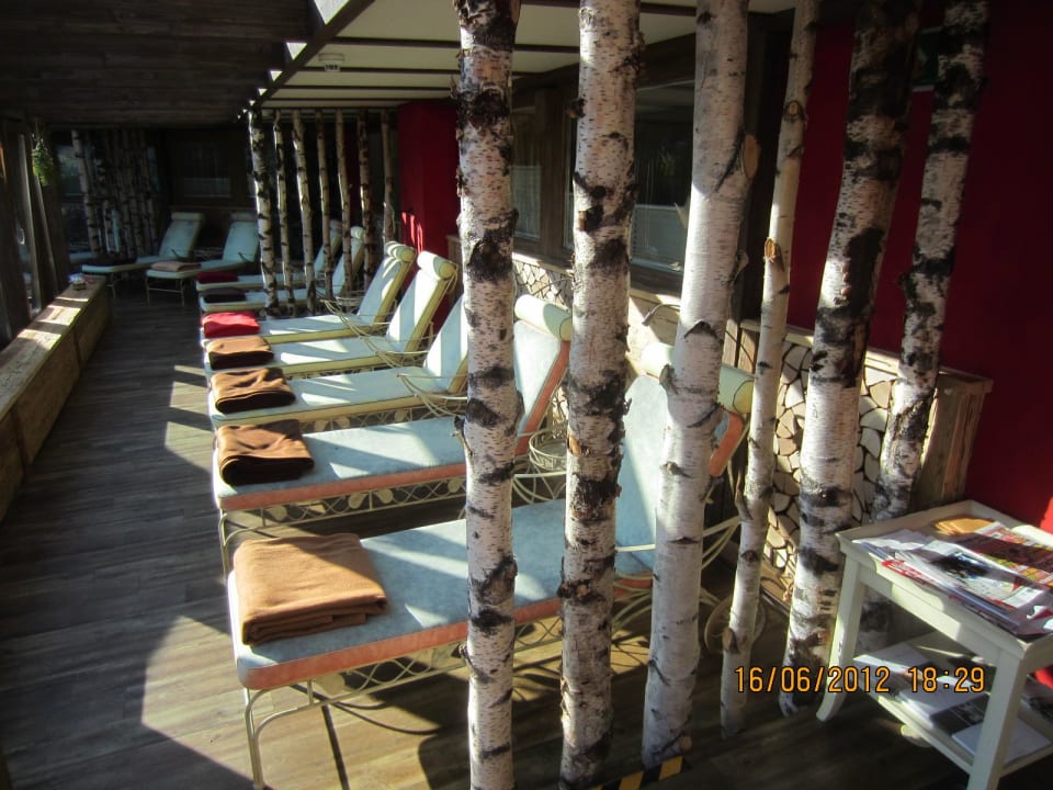 Blick in einen der Ruheräume des Wellnessbereichs Waldhof Fuschlsee Resort