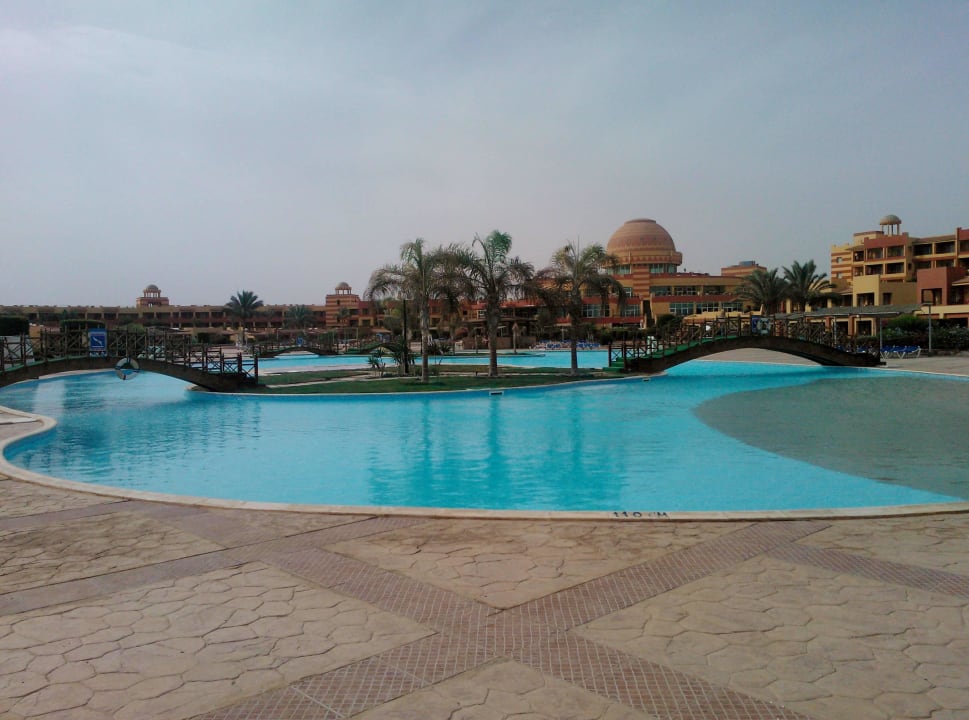 Bazén Malikia Resort Abu Dabbab