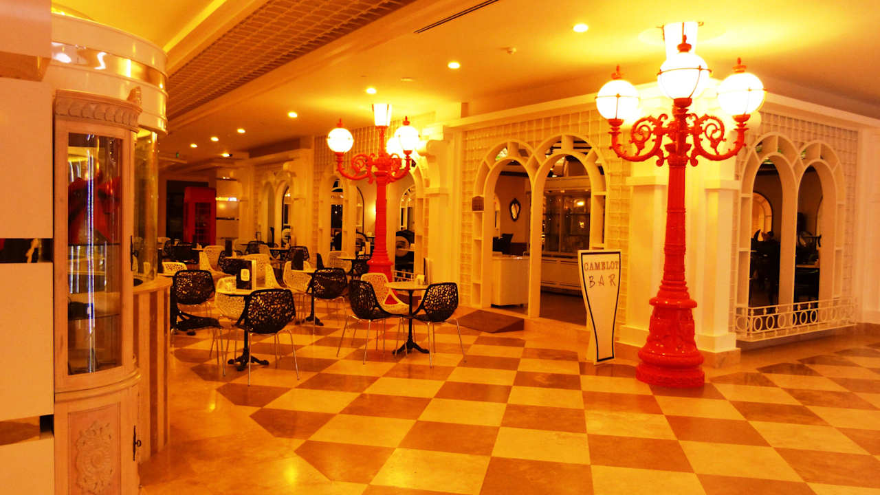 Camelot Bar Hotel Delphin Imperial