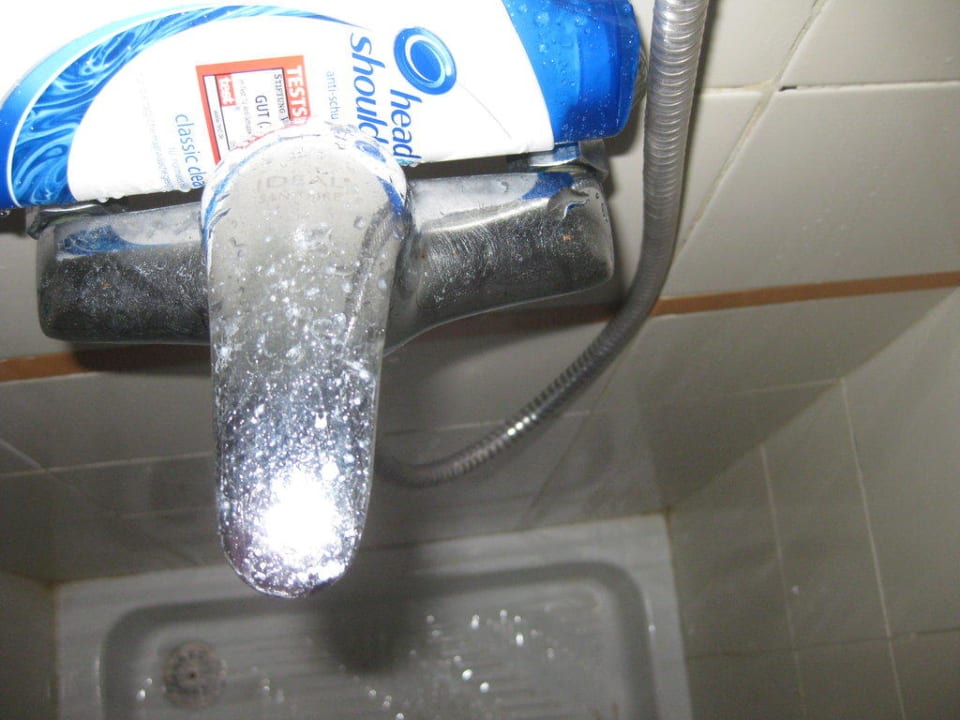 Kalk an dem Wasserhahn Samira Club