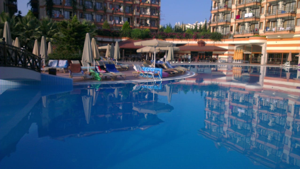 Schön aber um 7.00 uhr rappelvoll Adalya ArtSide