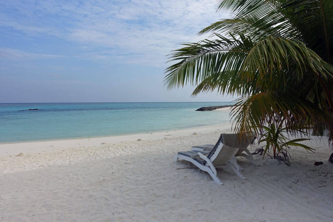 Strand an der Nordwestseite Summer Island Maldives