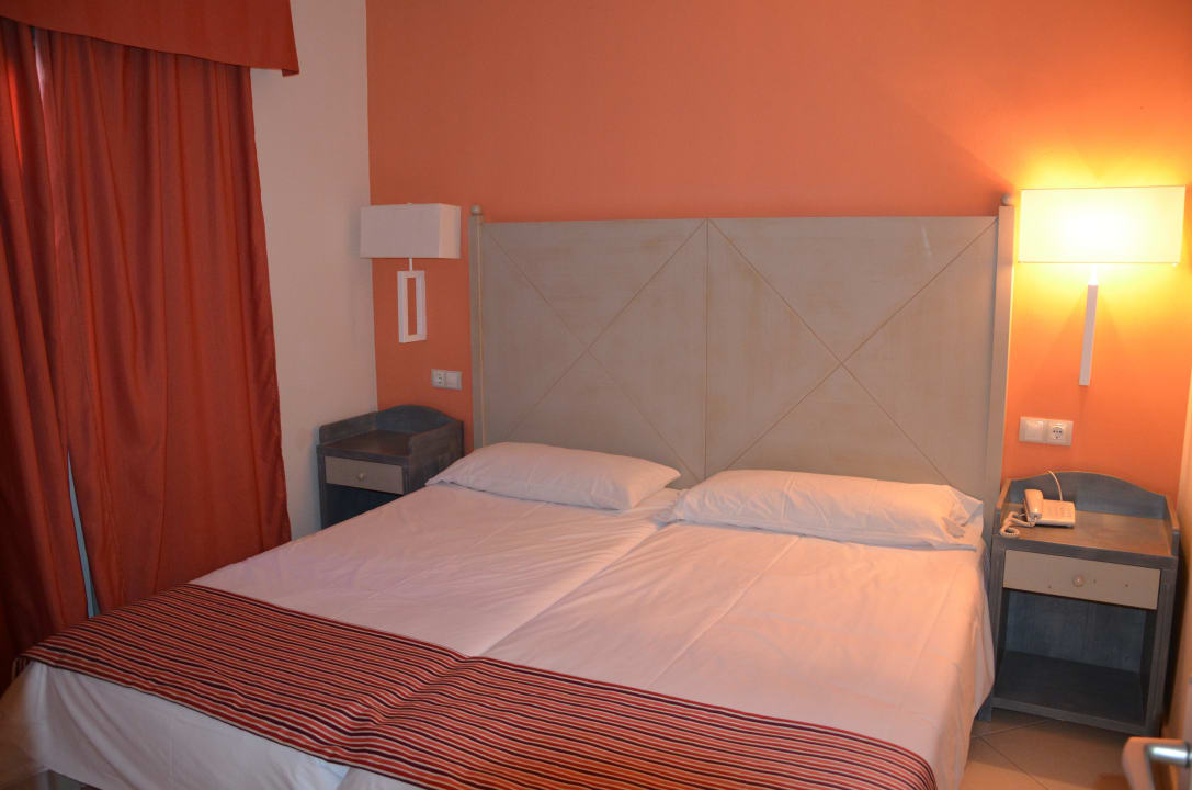 Schlafzimmer -  Zimmer Lanzarote L1018 allsun App.-Hotel Albatros
