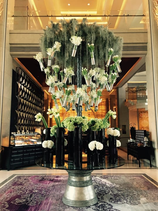 Ein Teil des wunderschoenen Eingangs Siam Kempinski Hotel Bangkok