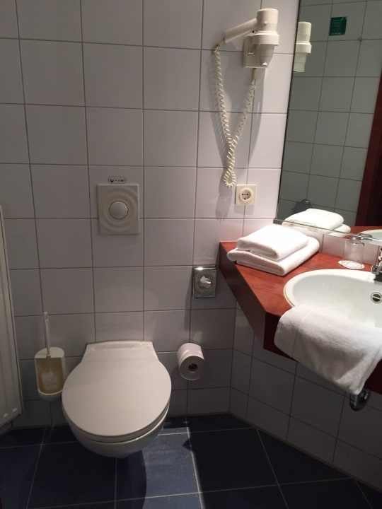 Badezimmer EZ AMEDIA Hotel Frankfurt Rüsselsheim