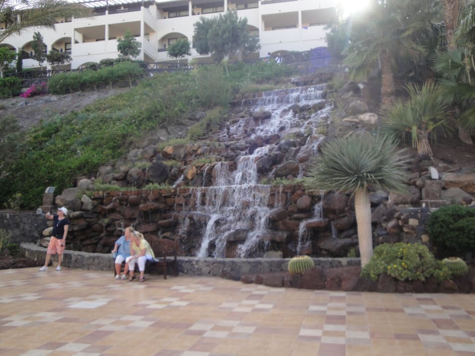 Wodospad przed hotelem Occidental Jandía Mar