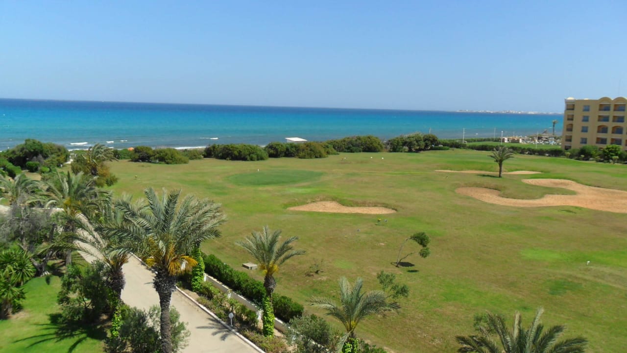 Ausblick vom Zimmer, rechts hinten liegt Mahdia Mahdia Palace Thalasso