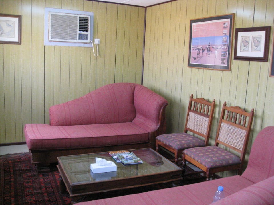 Warteraum am Parkplatz Al Maha, A Luxury Collection Desert Resort & Spa