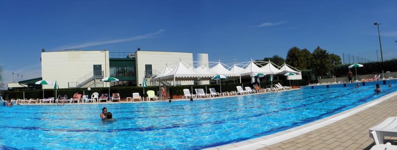 Swimming Pool im Außenbereich Hotel Green Garden Resort