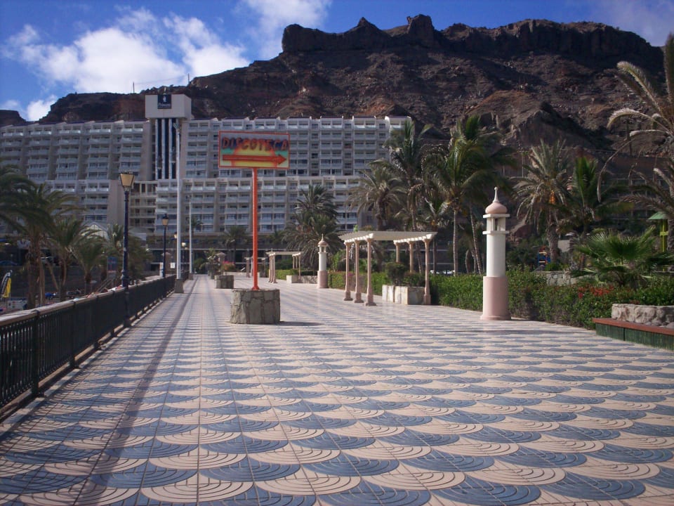 Auf dem Weg zum Strand LIVVO Costa Taurito