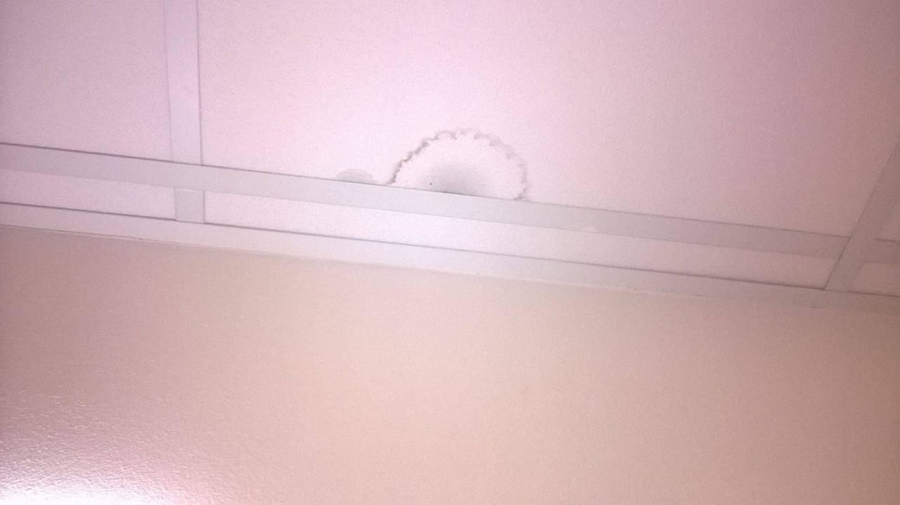 Wasserschaden am Gang Hotel Astoria