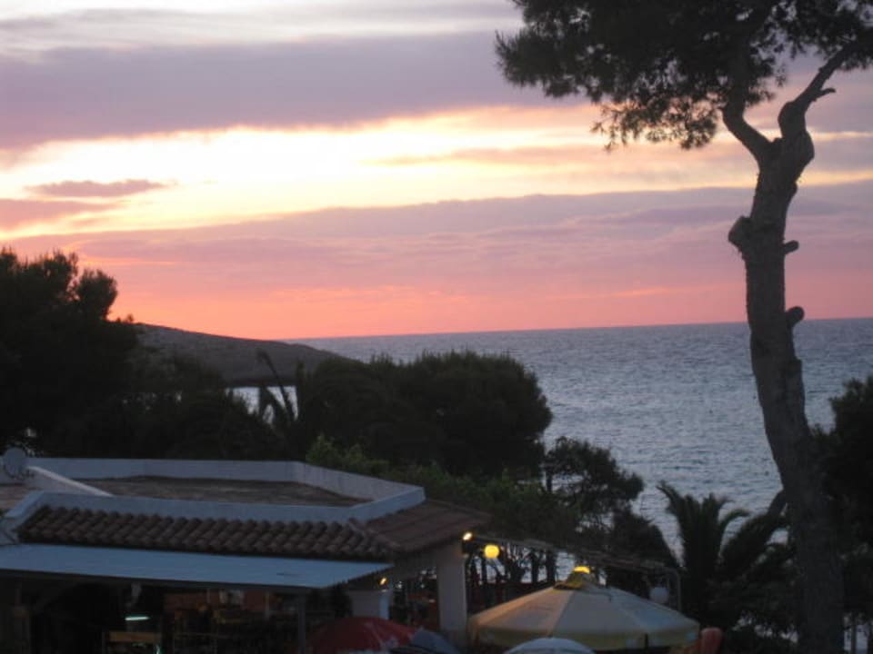 Die Sonnenuntergänge auf Ibiza sind einmalig schön Sandos El Greco Beach Hotel 16+