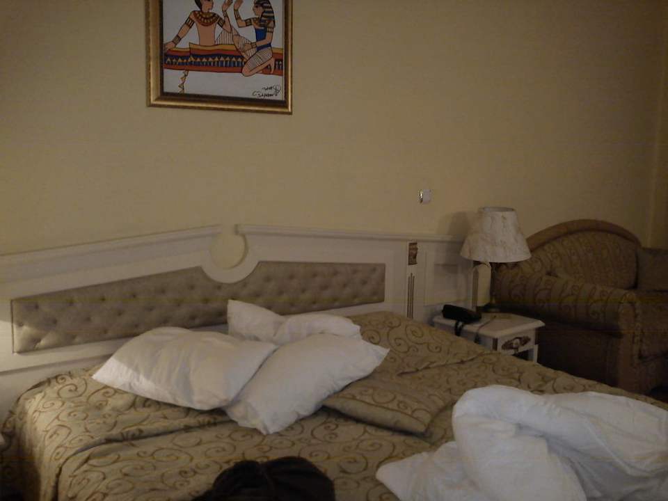 Bett Imperial Palace Hotel