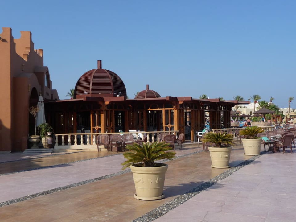 Außenbereich des Hauptrestaurants SUNRISE Royal Makadi Resort