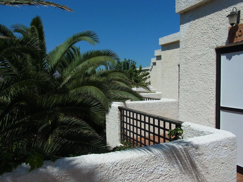 Äußerer Gang an den Zimmer HARPIN Happy Days Beach Hotel