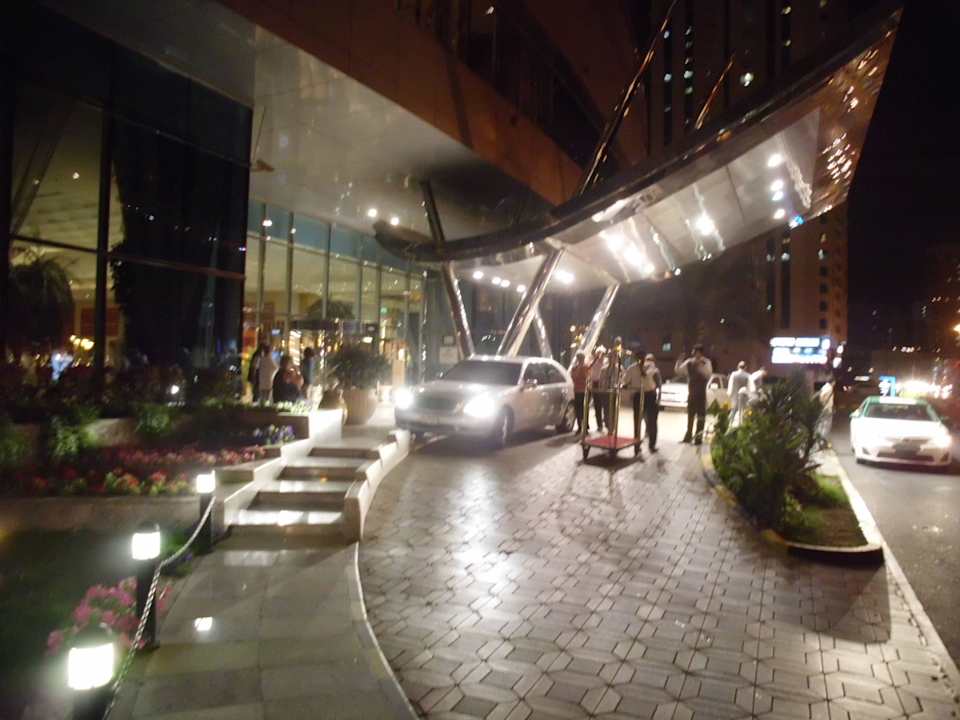 Zufahrt Corniche Hotel Sharjah