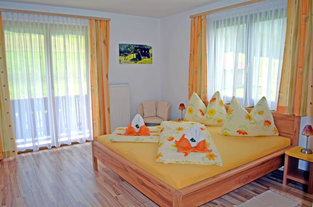 Neu renoviertes Schlafzimmer Fewo Lesachtalblick Bio - & Kinderbauernhof Fritzer