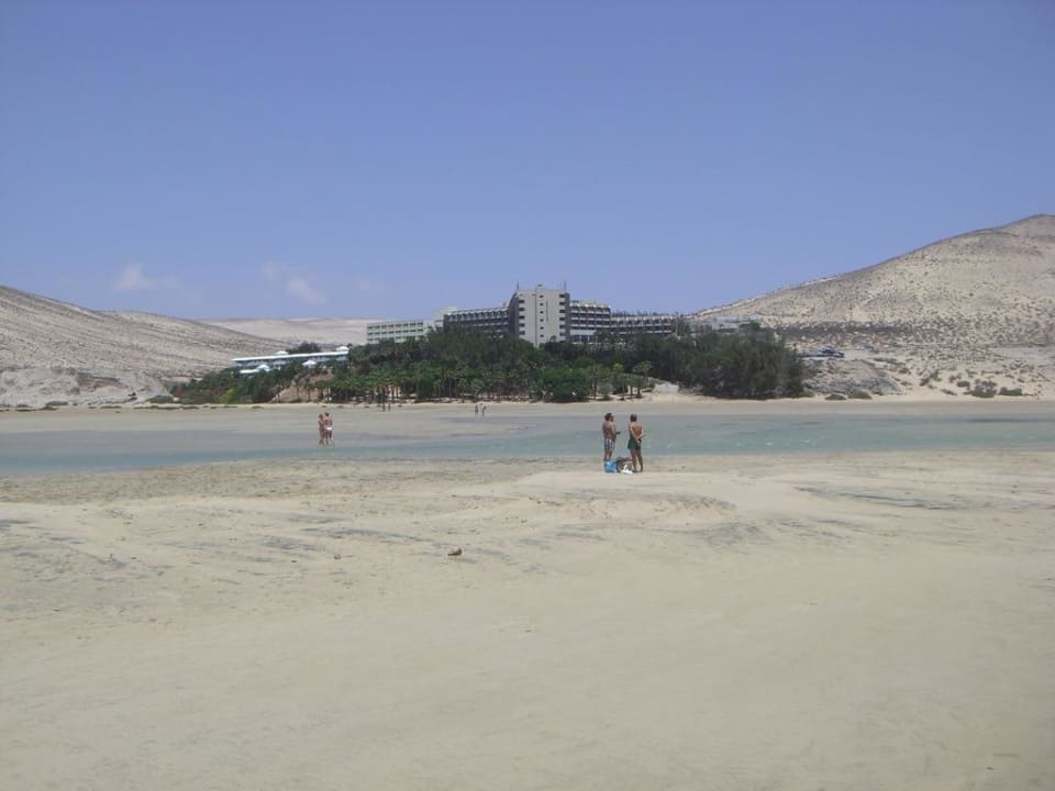 Widok hotelu z plaży Paradisus by Meliá Fuerteventura