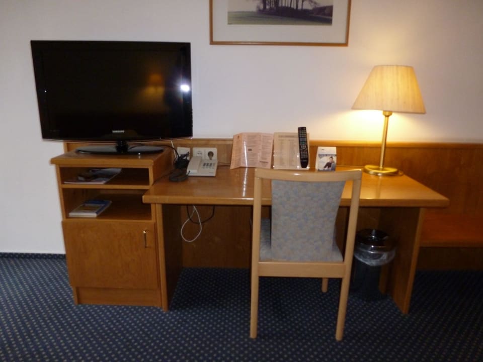Schreibtisch, Fernseher Hotel Heidehof