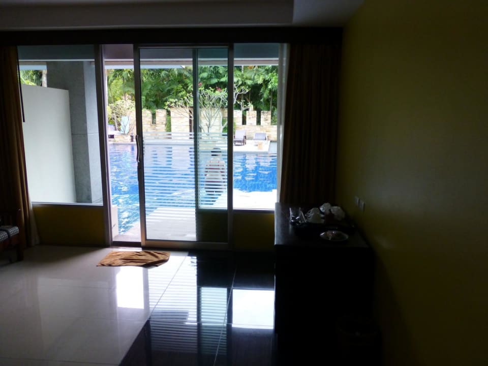 Blick aus dem Zimmer Richtung Pool Hotel Lanta Sand Resort & Spa