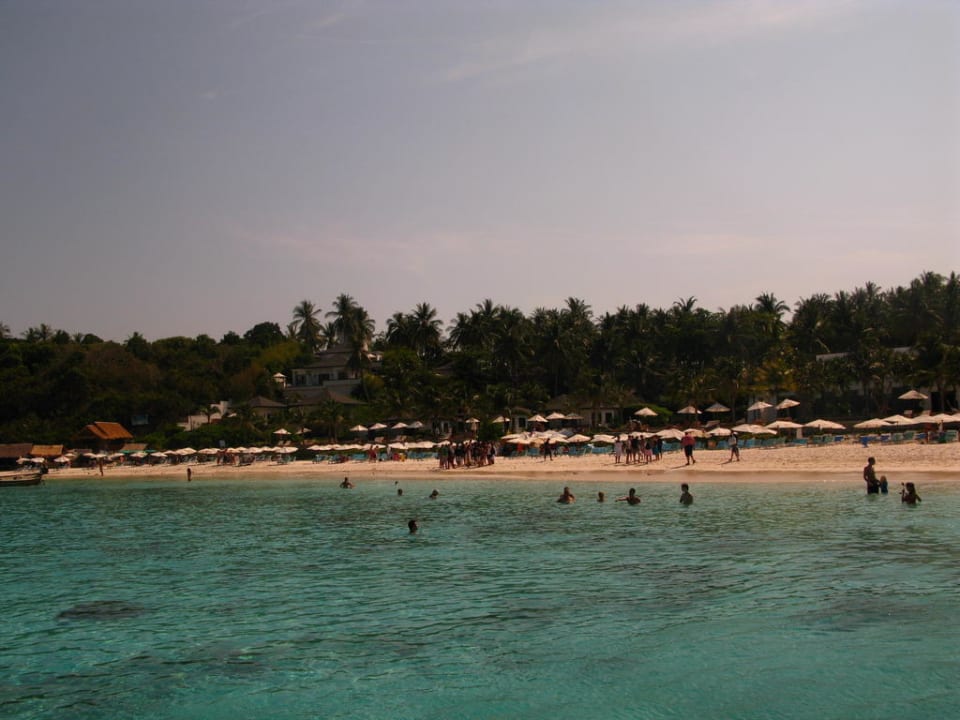 Blick auf den Strand Hotel The Racha