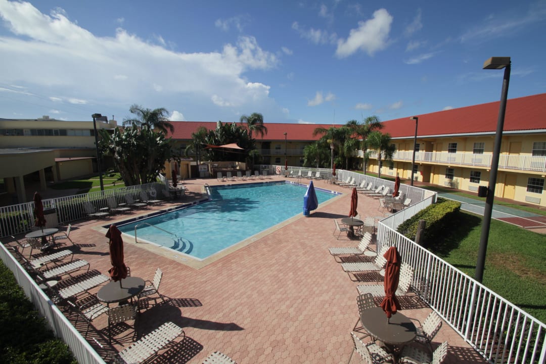 Blick auf Pool Hotel La Quinta Inn Cocoa Beach