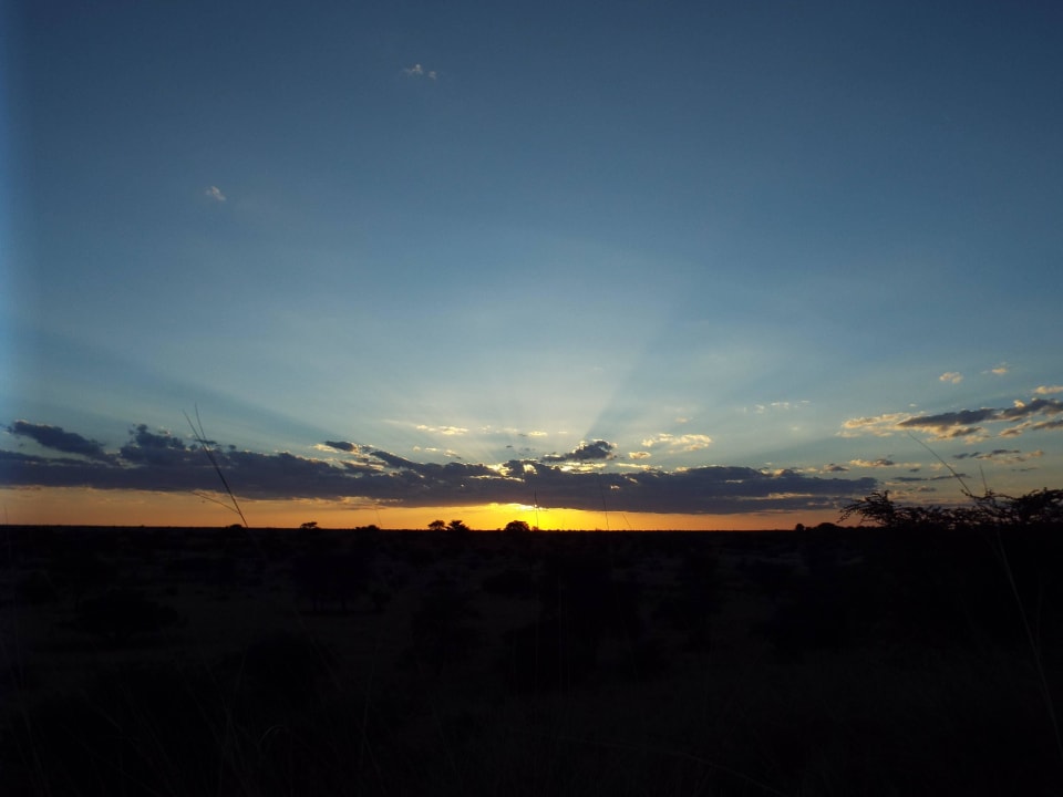 Sonnenuntergang auf der Sundowner-Fahrt Kalahari Anib Lodge