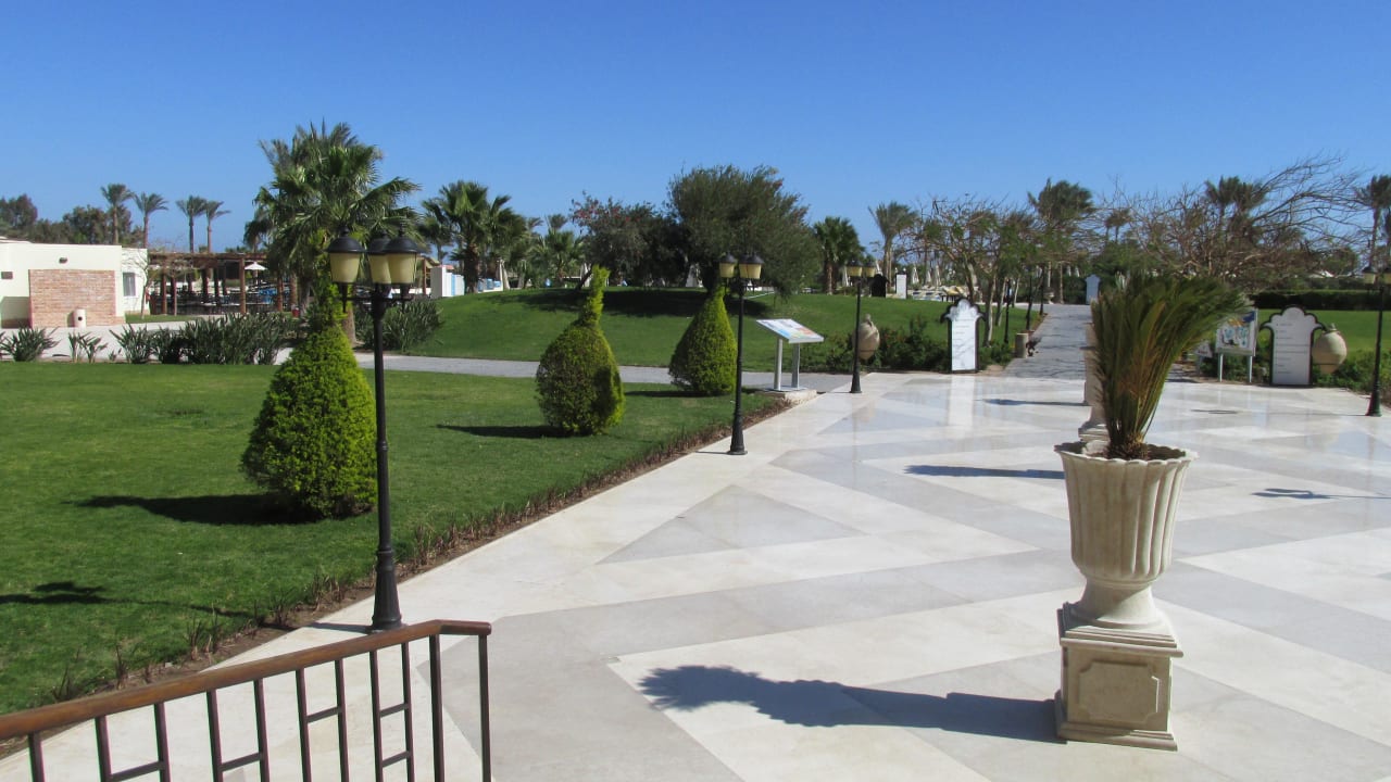 Weg zum Strand Steigenberger ALDAU Beach Hotel