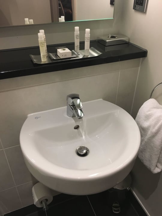 Badezimmer DoubleTree by Hilton London Angel Kings Cross