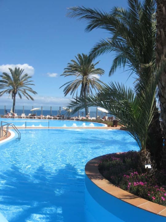 Poolanlage des Hotels Pestana Grand Ocean Resort
