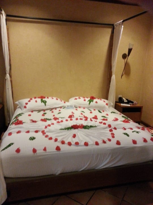 Geburtstagsbett Kuramathi Maldives