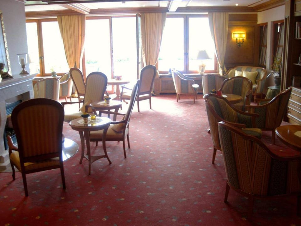 Aufenthaltsraum Richtung Terrasse Erfurth's Bergfried Ferien & Wellnesshotel